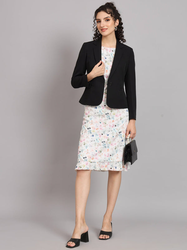 Short Notch Collar Blazer in Black, stylish and versatile womenswear.