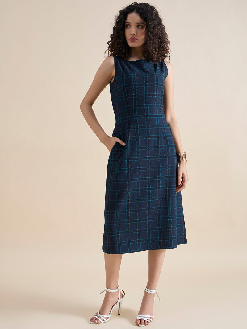 Structured A-line Stretchable Boat-Neck Sleeveless Checkered Midi Dress