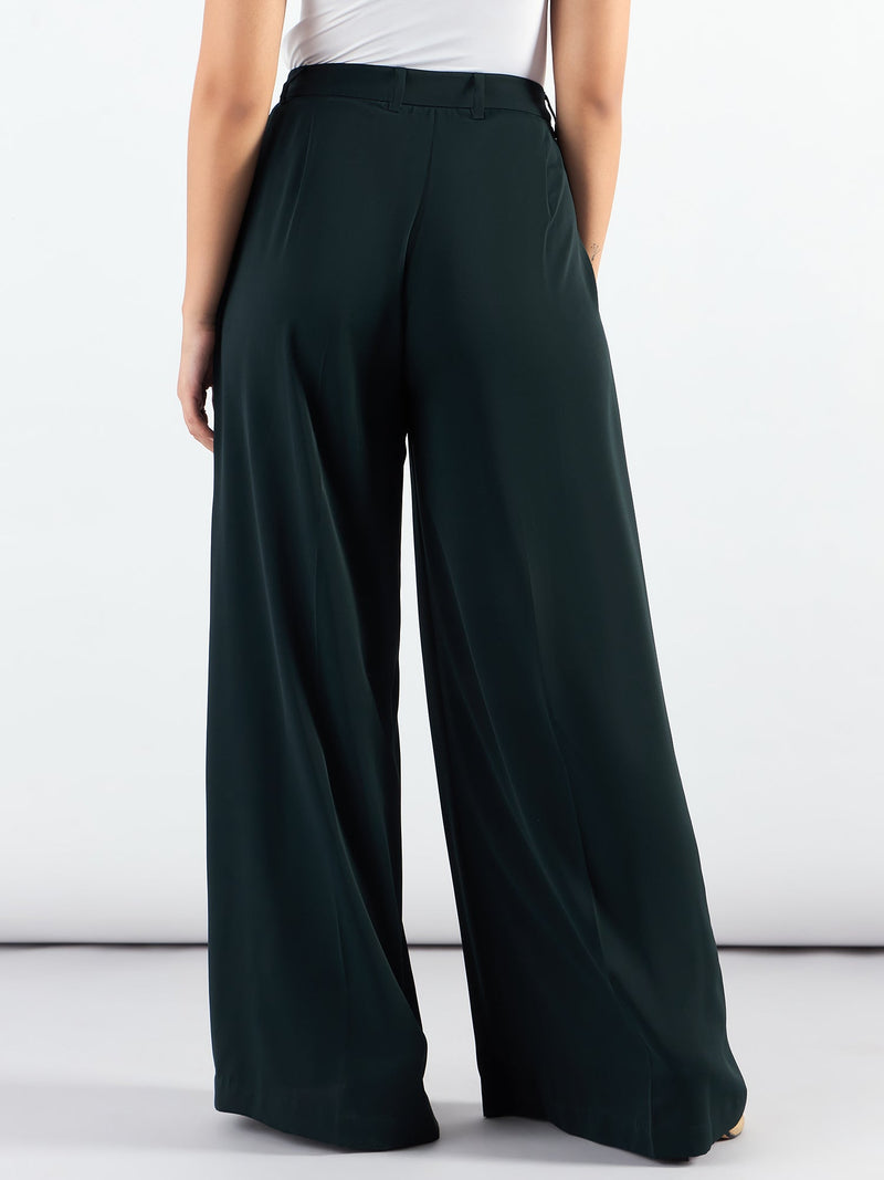 Relaxed Straight Leg Straight Fit High Waist Wide Leg Trouser In Stretchable Fabric